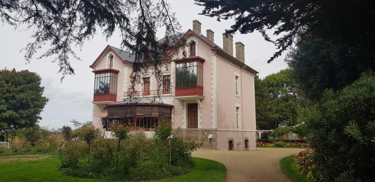Maison De Berry Bed & Breakfast Villedieu-les-Poëles Εξωτερικό φωτογραφία