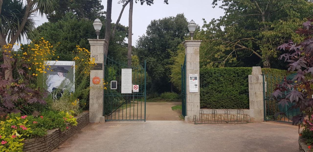 Maison De Berry Bed & Breakfast Villedieu-les-Poëles Εξωτερικό φωτογραφία